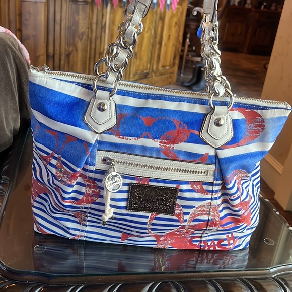 Coach poppy design purse
Great 4th, Memorial/Veterans Day, Red, white & blue. - Picture 3 of 7